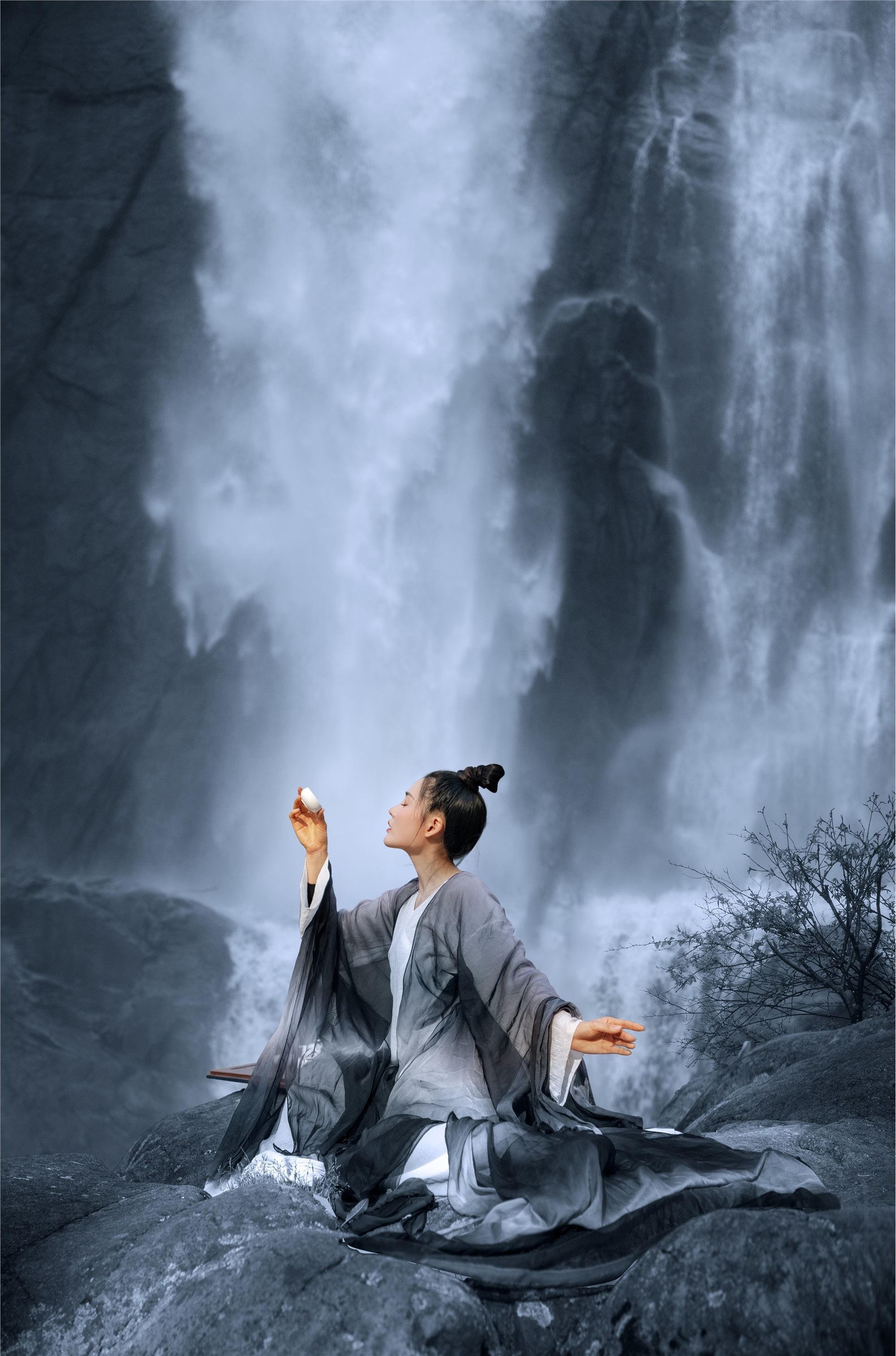 YITUYU艺图语 2021.08.06 水清酿酒，墨浅弄云 敏敏